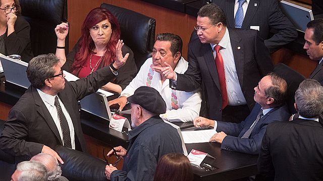 Entregaron iniciativa de reforma constitucional en materia de transparencia