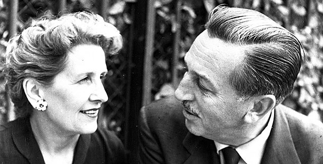 En julio de 1925 contrae matrimonio con Lillian Bounds.