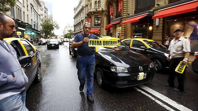 Taxistes d'arreu del món es manifesten en contra de l'aplicació Uber