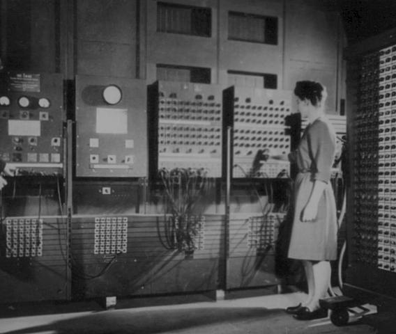 ENIAC Dr. John W. Mauchly y John Presper Eckert, Jr