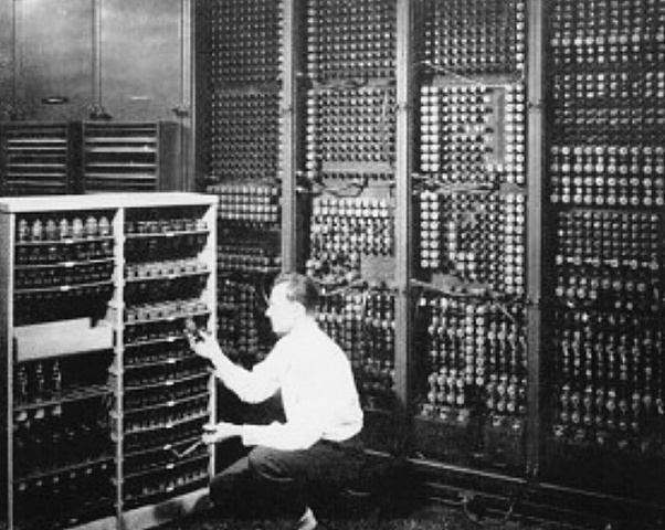ENIAC     Dr. JOHN W. MAUCHLY Y JOHN PRESPER ECKERT, JR (primera computadora)