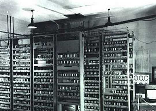 ENIAC Dr. John W. Mauchly y John Presper Eckert, Jr