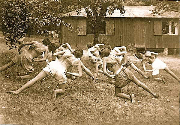 Katharina Schroth crea su método fisioterápico