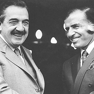 Timeline: PRESIDENCIA DE RAUL ALFONSIN Y CARLOS MENEM