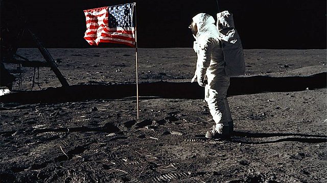 Neil Armstrong llega a la Luna