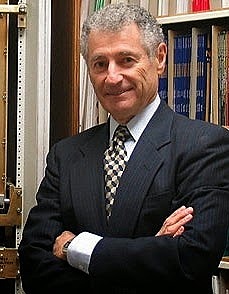 Léonard Kleinrock élabore une théorie