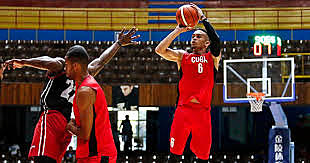 El baloncesto llega a Cuba, introducido por soldados americanos.  Se hace obligatorio del tablero en todos los campos de baloncesto.