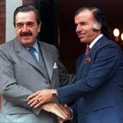 Timeline: PRESIDENCIAS DE RAÚL ALFONSÍN Y CARLOS MENEM