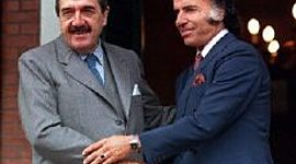 Timeline: PRESIDENCIAS DE RAÚL ALFONSÍN Y CARLOS MENEM