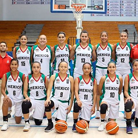 Primer equipo femenil de baloncesto en México.