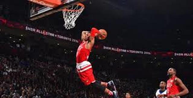 Aparece a escala mundial la zona press, como una necesidad de tener un balón antes de que este llegue a la canasta.