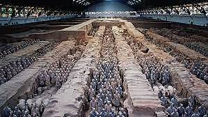 emperor qin dies, builds terracotta army