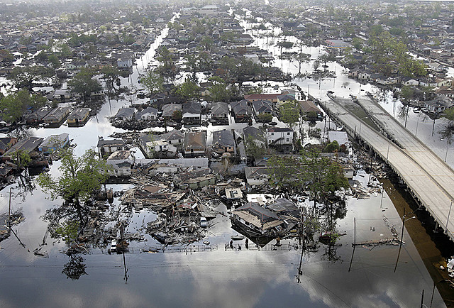 El huracán Katrina alcanzó a la costa de Florida
