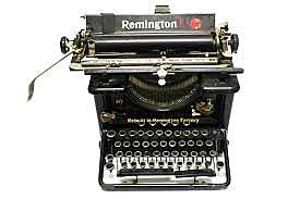 SE COMERCIALIZA LA MAQUINA DE ESCRIBIR