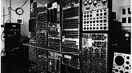 Timeline: 40-е - начало 50-х гг. XX в. создание ЭВМ на электронных лампах