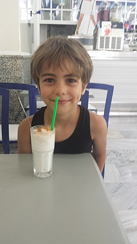 Bebiendo leche rizada en Motril