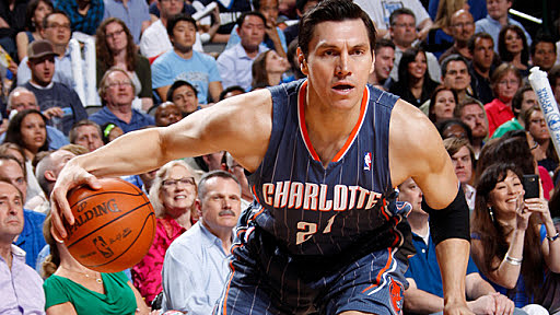 Eduardo Nájera fue seleccionado como No. 38 en la Segunda Ronda del Draft NBA.