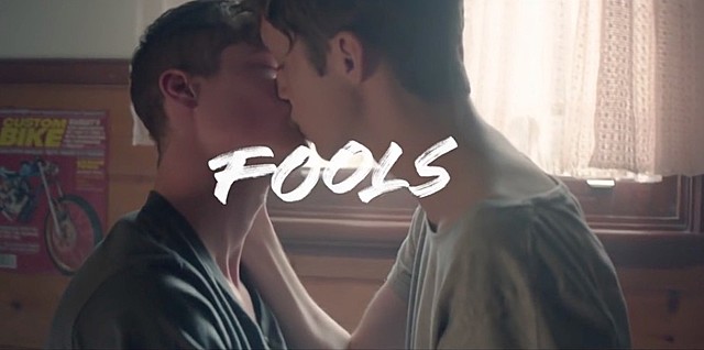 Lanzamiento del video 'FOOLS'