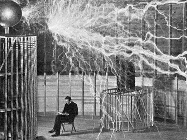 Nikolas Tesla pierde todos sus experimentos y trabajo (1895 Marzo 13)