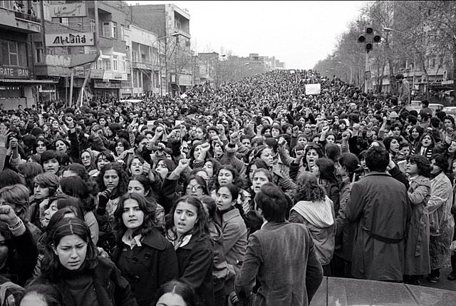 Iranians leave Iran for Canada