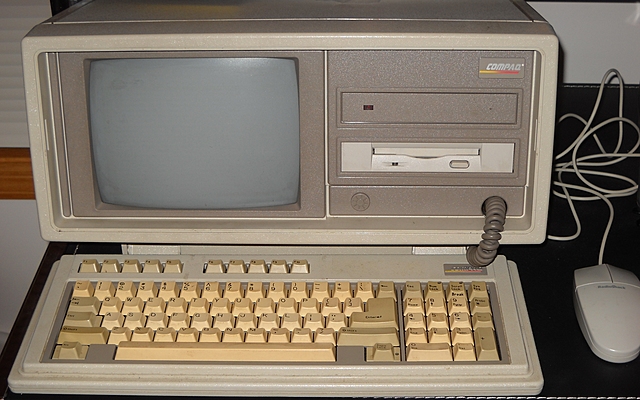 COMPAQ PORTABLE
