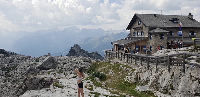 2.272 m Rifugio Tuckett