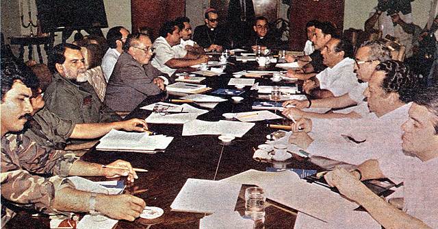 Primeras negociaciones entre el Gobierno y la Guerrilla