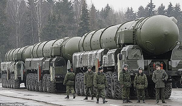 BLOQUE COMUNISTA: Despliegue de misiles SS-20 por la URSS