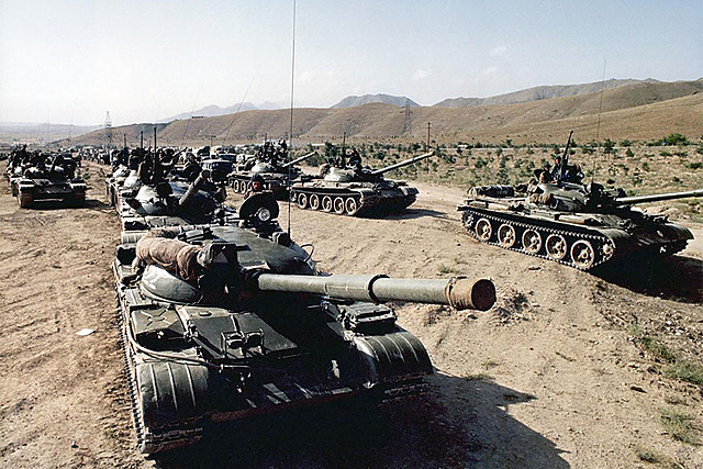 BLOQUE COMUNISTA: URSS abandona Afganistán