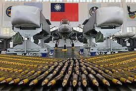 La Primera Crisis del Estrecho de Taiwán comienza con el bombardeo por parte de la China continental a las islas taiwanesas