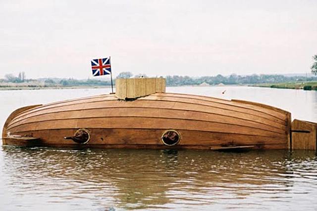 The first submarine from wood is invented by Cornelis Drebbel