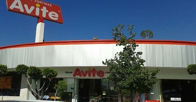 He continued working in "Telas Junco"