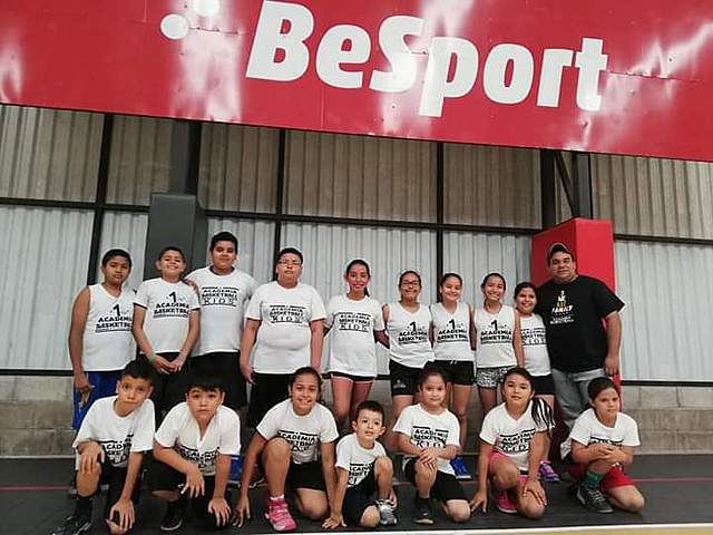 Creación de la academia de baloncesto.