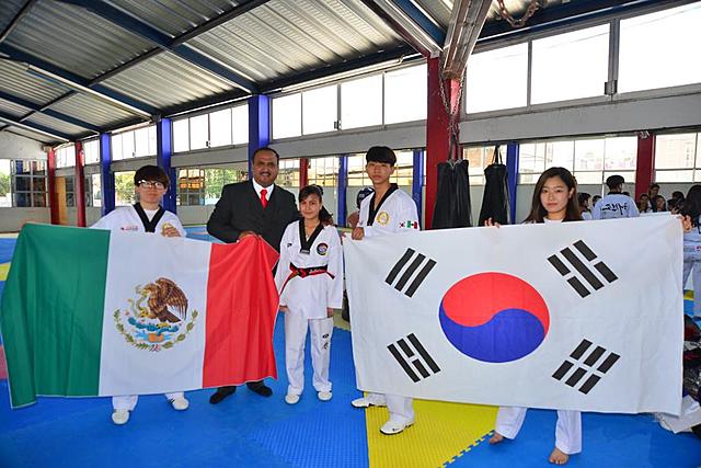 Realicé una capacitación mundial de Taekwondo.