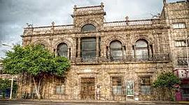 Timeline: the house of the dogs