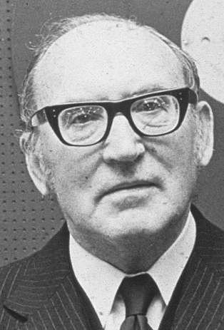 Maurice Wilkes inventa la microprogramación, que simplifica mucho el desarrollo de las CPU