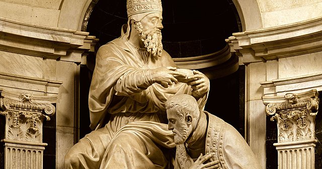 Carlos I es coronado emperador y rey de Italia en Bolonia por el Papa Clemente VII