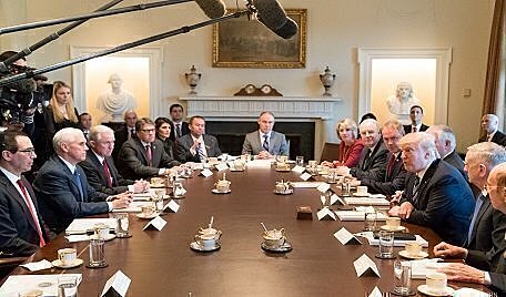 Washington creates Presidential Cabinet