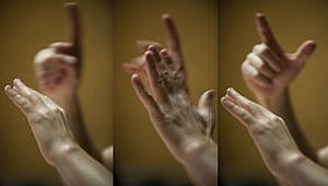 Autorisation communication gestuelle en dehors des salles de classe