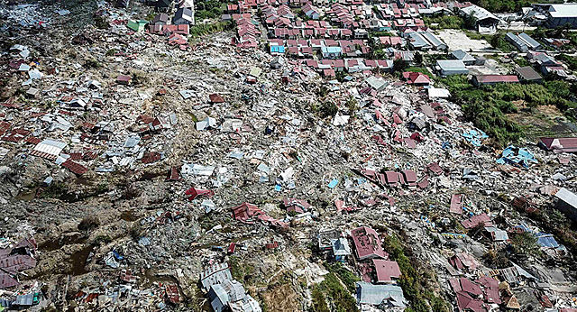 Terratremol de magnitut 7.4 a Indonèsia