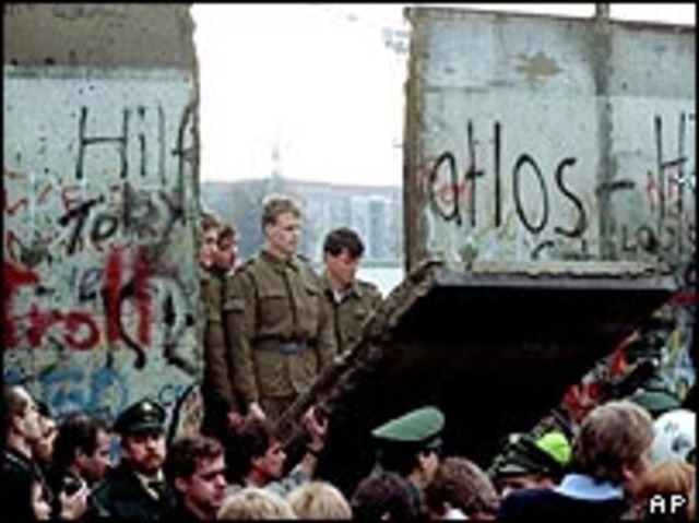 Berlin wall torn down