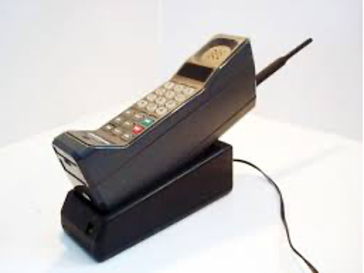 Se vende el primer teléfono celular