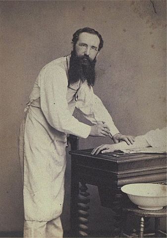 Primer uso en medicina