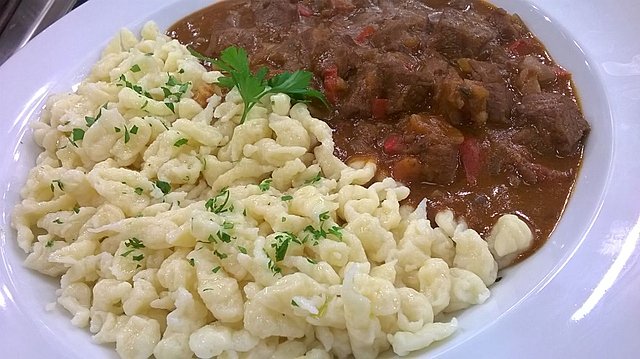 Goulash con spaetzle