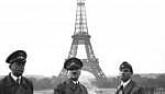 HITLER EN LA TORRE EIFFEL