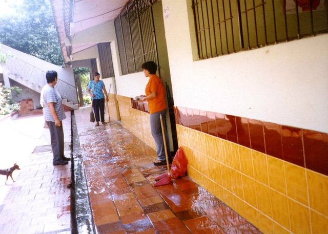 La antigua planta del colegio es demolida