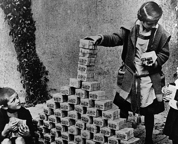 Début de la République de Weimar et de l'hyperinflation en Allemagne