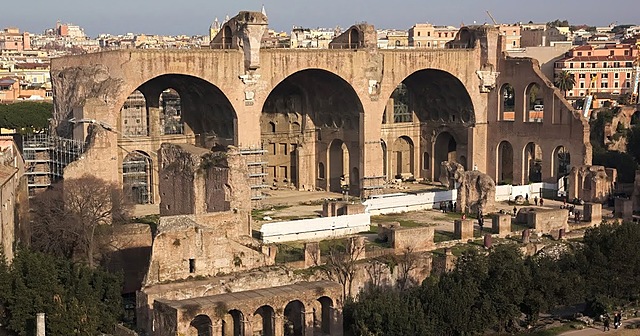 Basílica de Majencio y Constantino en Roma