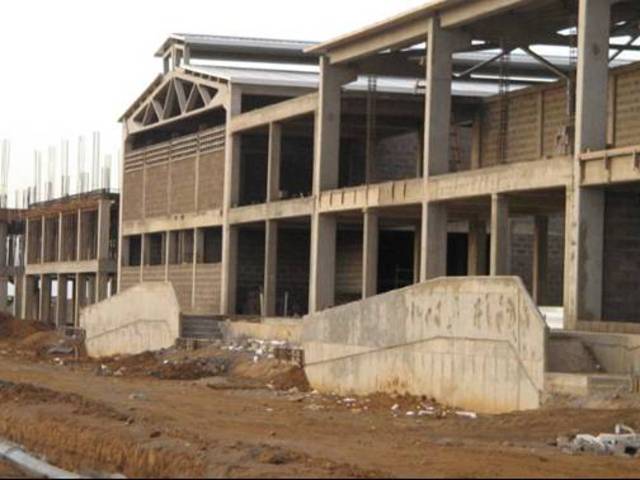 SU PRIMERA CONSTRUCCION