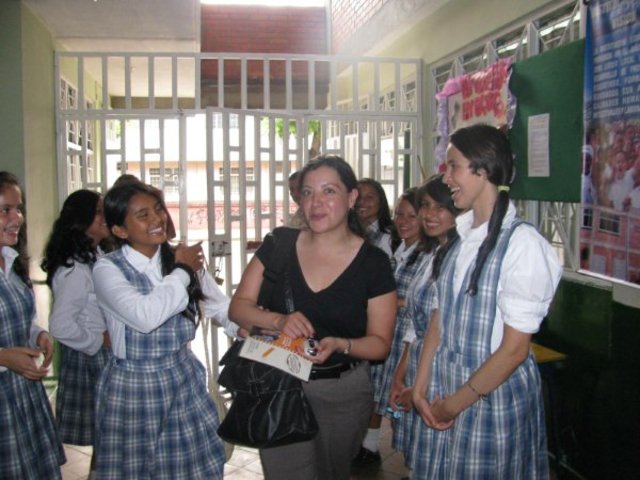 CAMBIA SU UNIFORME Y NOMBRE